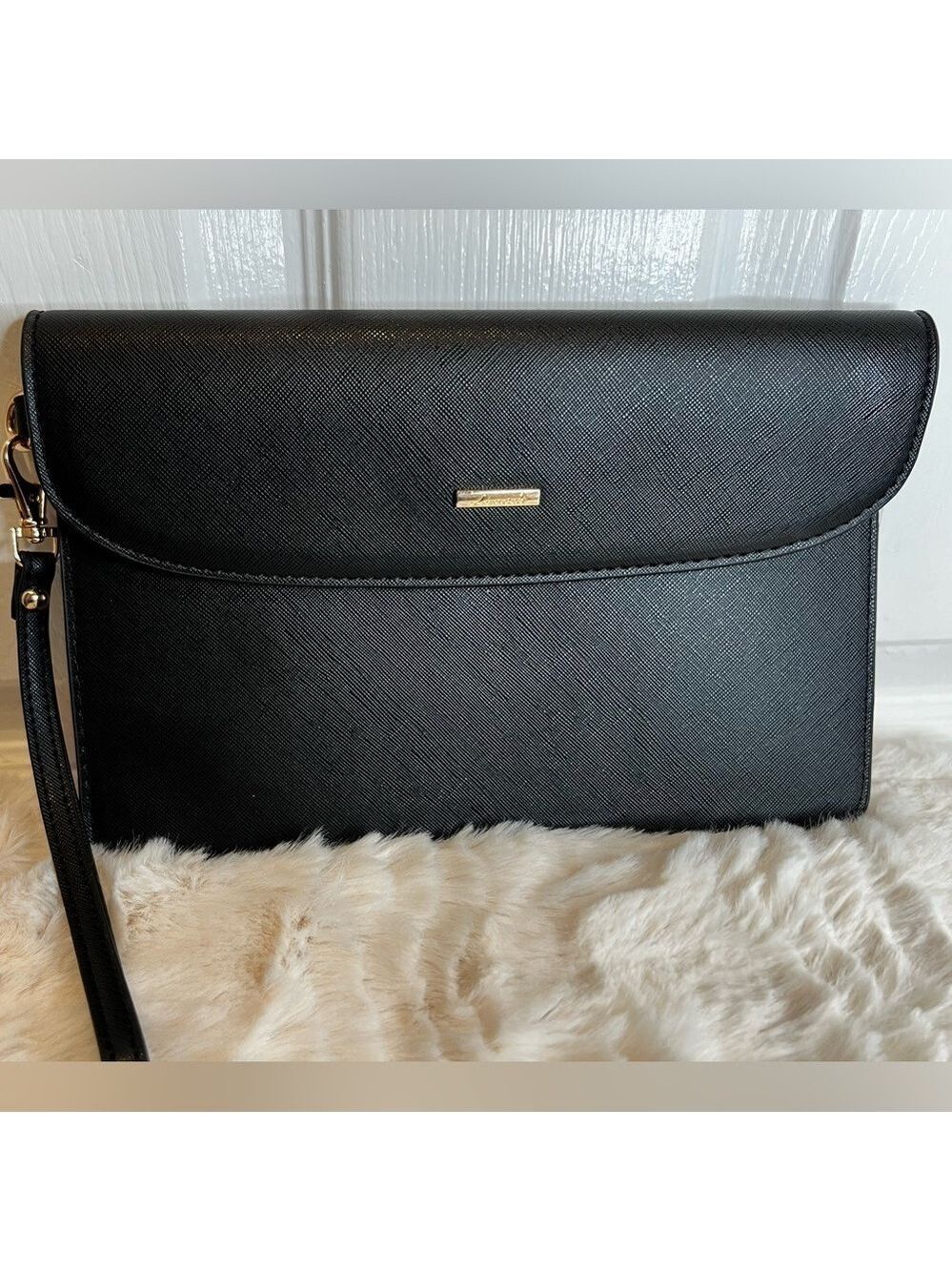 LOVEVOOK BLACK ENVELOPE STYLE WRISTLET CLUTCH